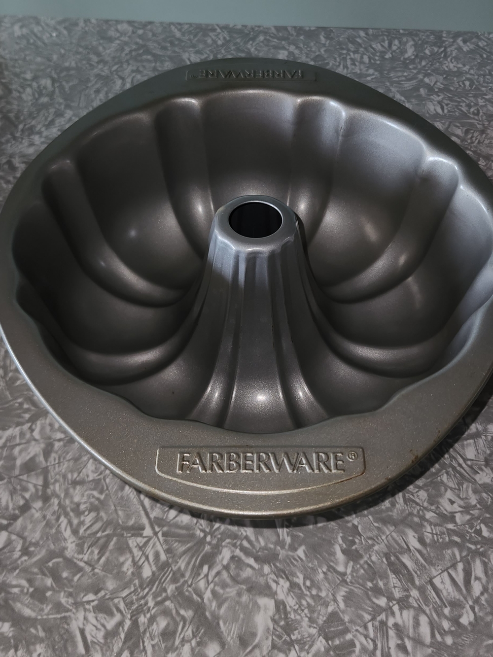 Farberware Nonstick Bundt Cake Pan - Metallic Gray